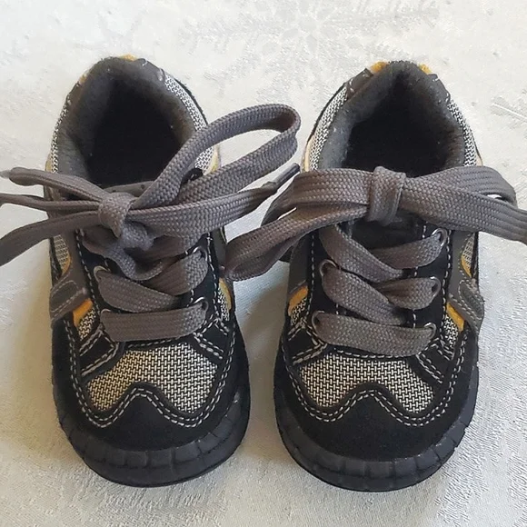 Children's Place Black Grey Lace Up Sneakers Tennis Shoes Baby Size 4 - Picture 3 of 10
